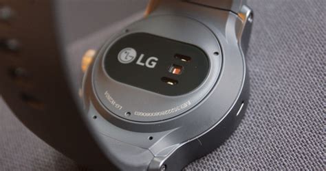 How to insert a SIM card into your LG Watch Sport [Video] 